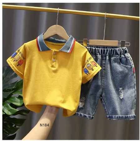 Camisa tipo polo con short jean para niño