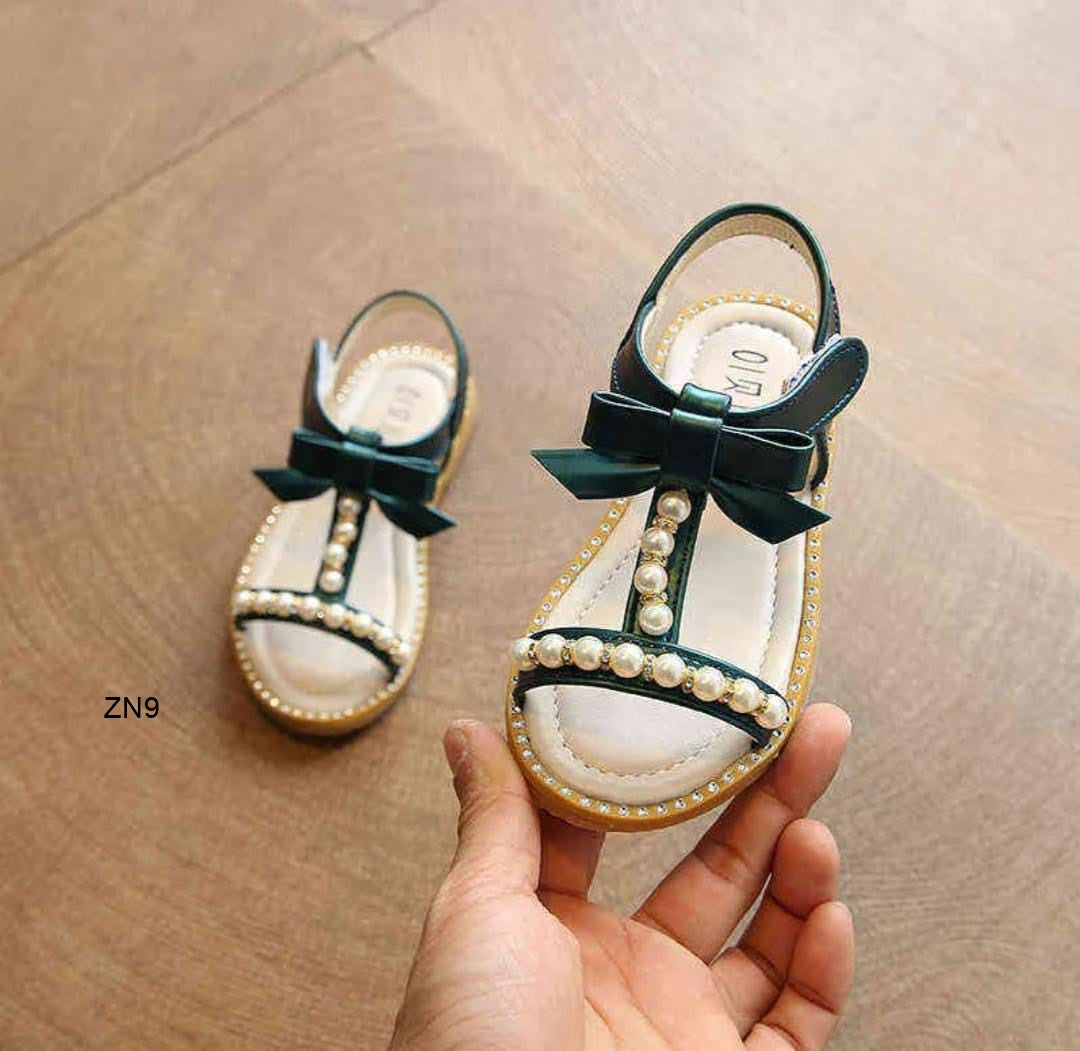 Sandalias para niñas moda moderna