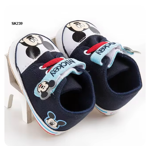 zapatos con figura infantil