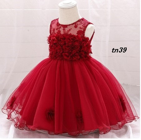 Vestido de gala rojo con flores y tul para niña