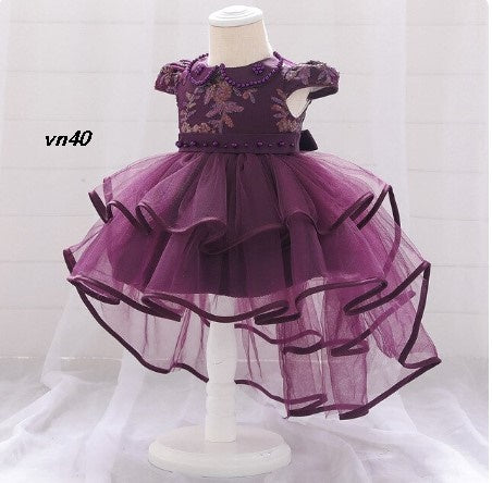 Vestido de gala morado con tul y perlas para niña